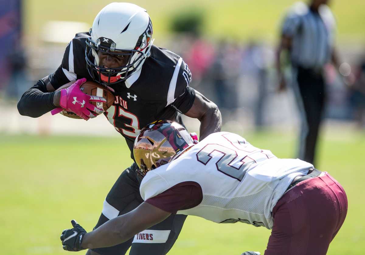 Malachi Wideman runs a play for Jackson State